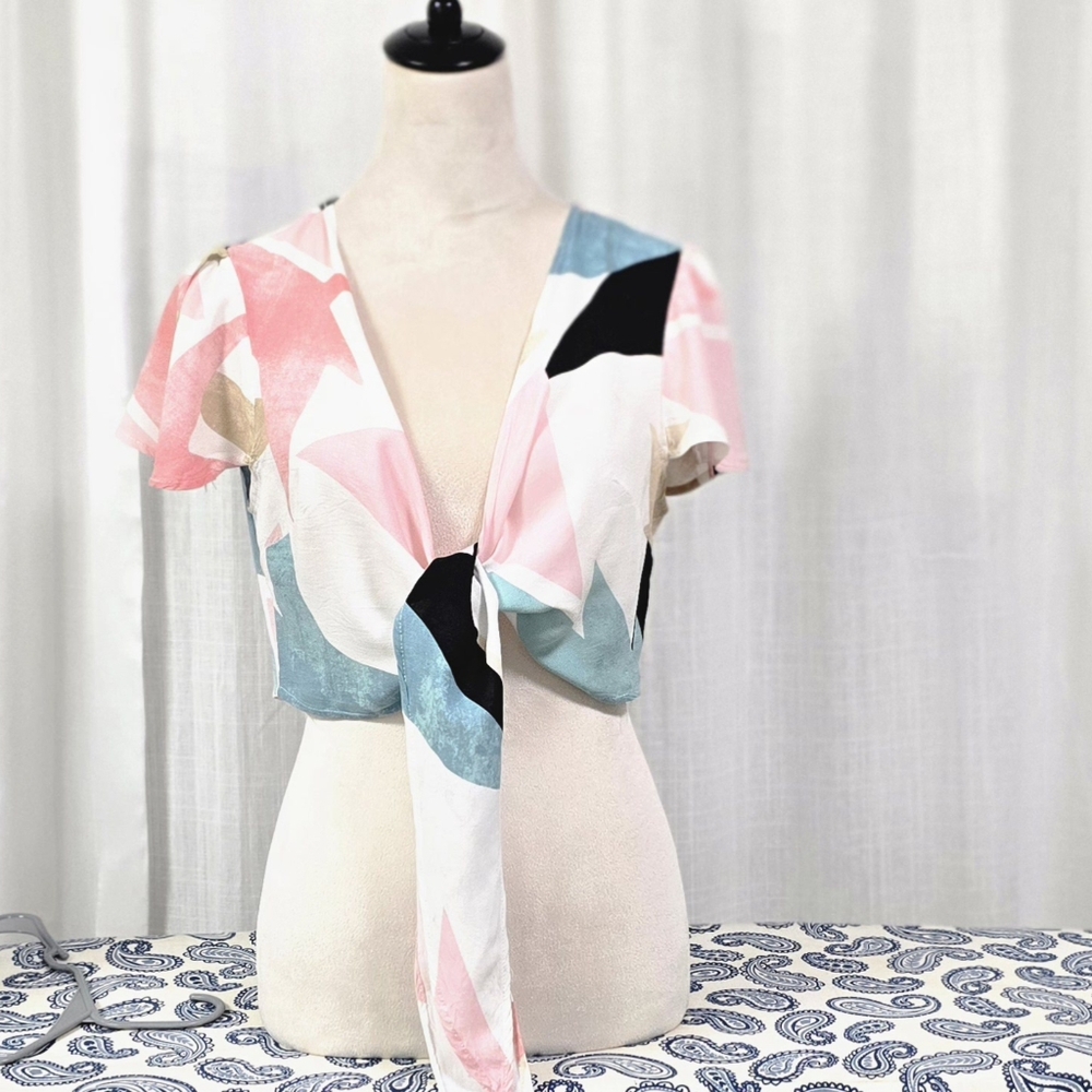 2/$30 Lulus Cropped‎ Geometric Print Tie Top or Shrug Size M Flutter Sleeve